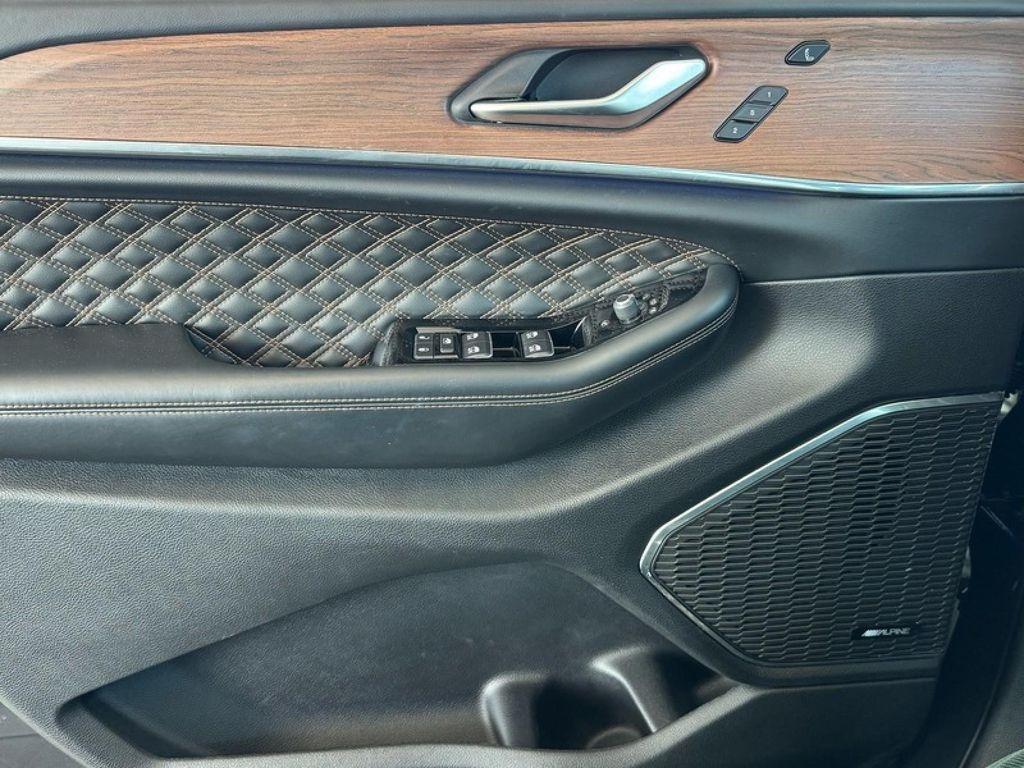 used 2022 Jeep Grand Cherokee car, priced at $39,494