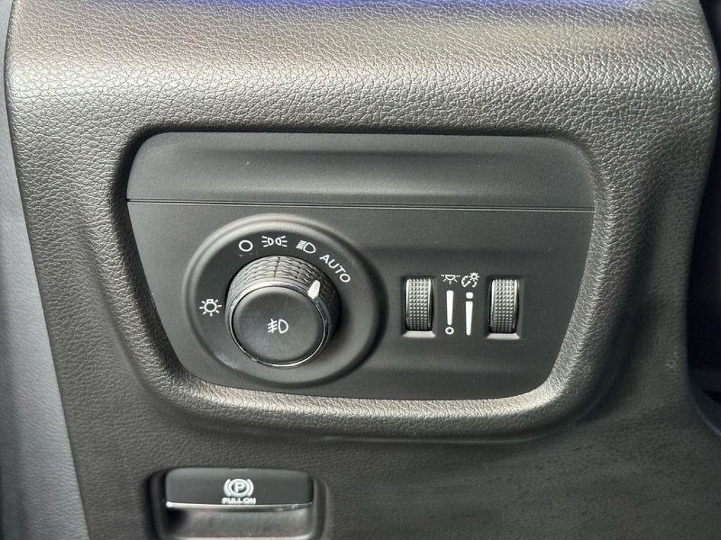 used 2022 Jeep Grand Cherokee car, priced at $39,494