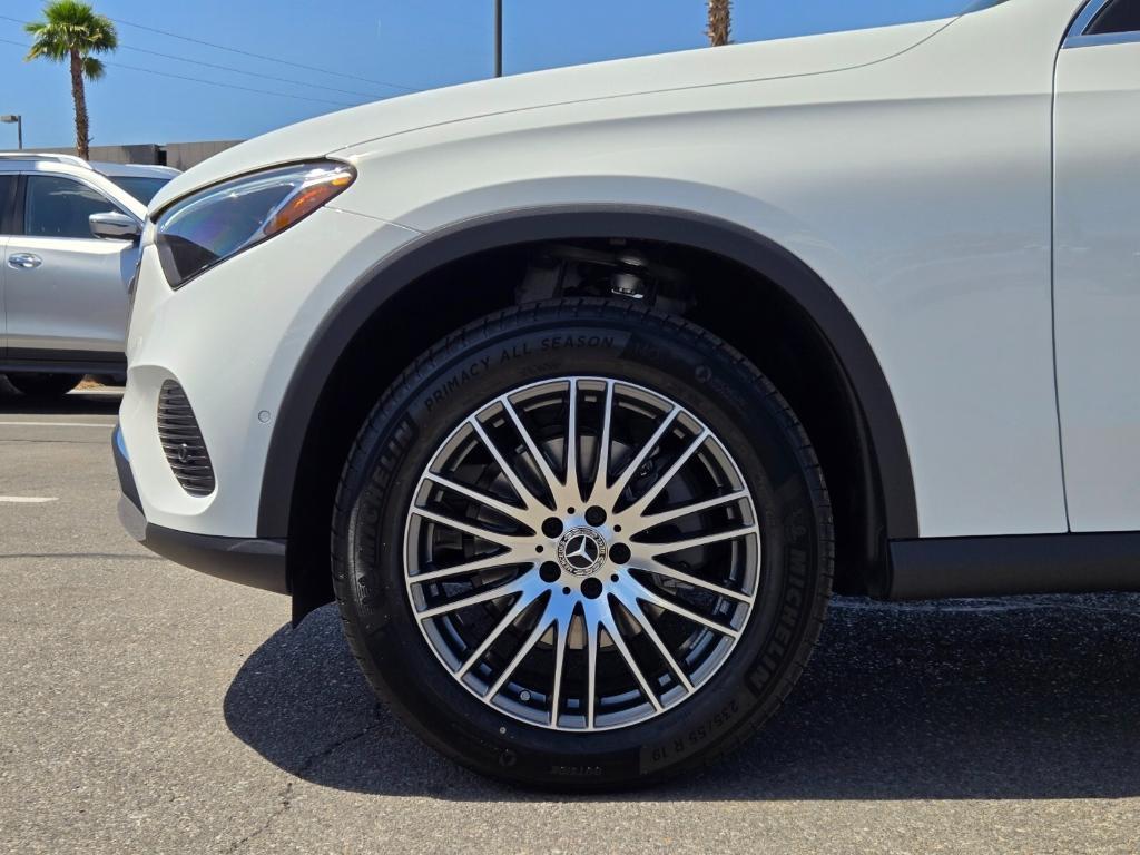new 2025 Mercedes-Benz GLC 300 car, priced at $52,175