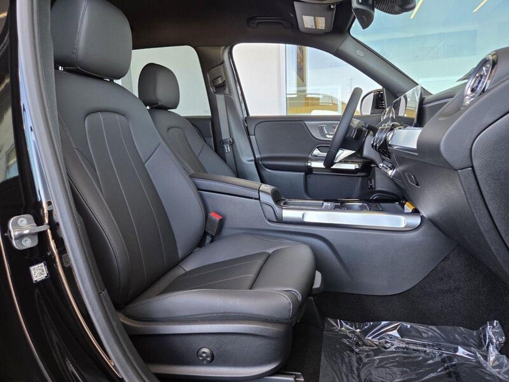 new 2025 Mercedes-Benz GLB 250 car, priced at $47,145