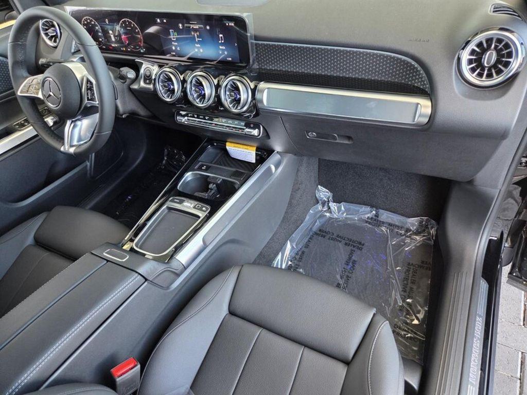 new 2025 Mercedes-Benz GLB 250 car, priced at $47,145