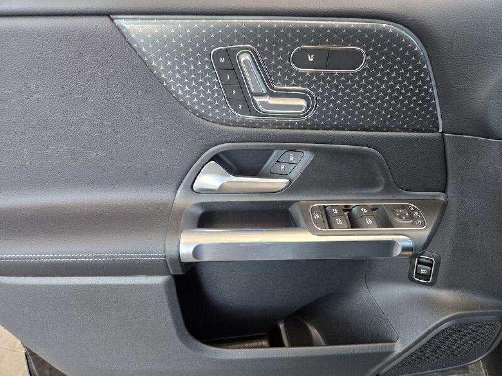 new 2025 Mercedes-Benz GLB 250 car, priced at $47,145