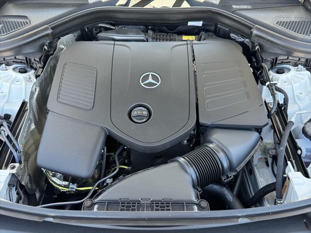 new 2025 Mercedes-Benz GLC 300 car, priced at $52,255