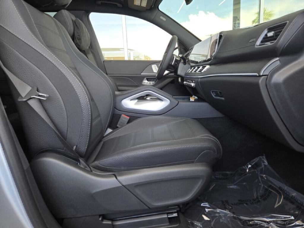 new 2025 Mercedes-Benz GLS 580 car, priced at $121,190