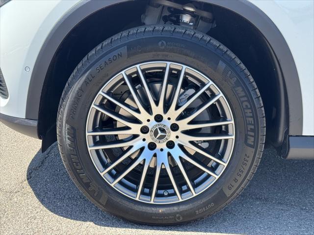 new 2025 Mercedes-Benz GLC 300 car, priced at $51,955