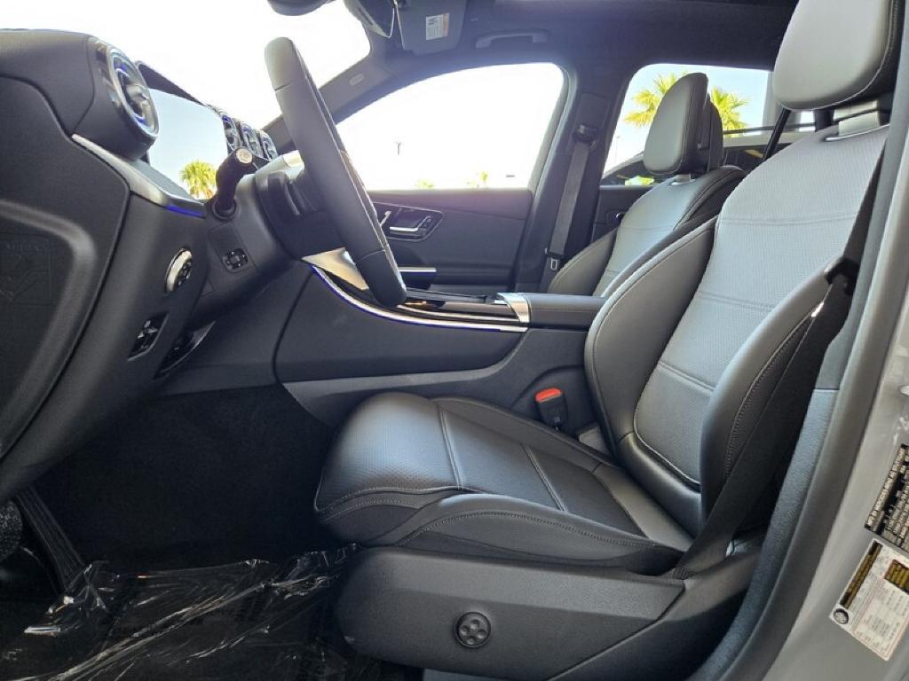 new 2025 Mercedes-Benz GLC 300 car, priced at $57,625
