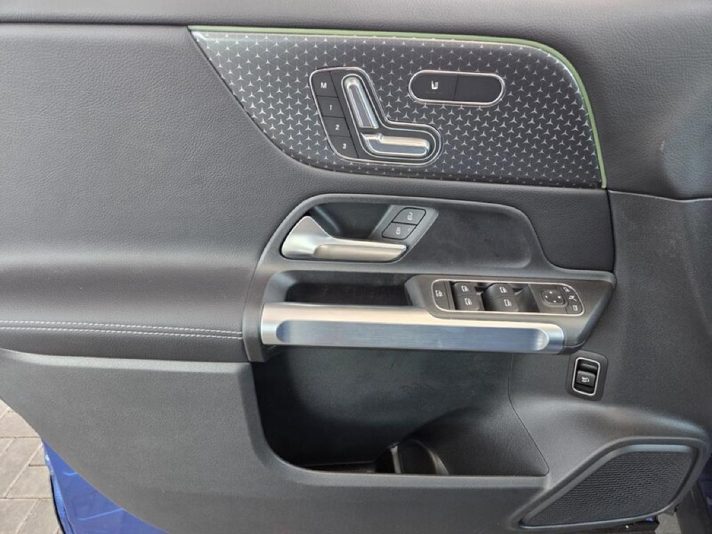 new 2025 Mercedes-Benz GLB 250 car, priced at $48,695