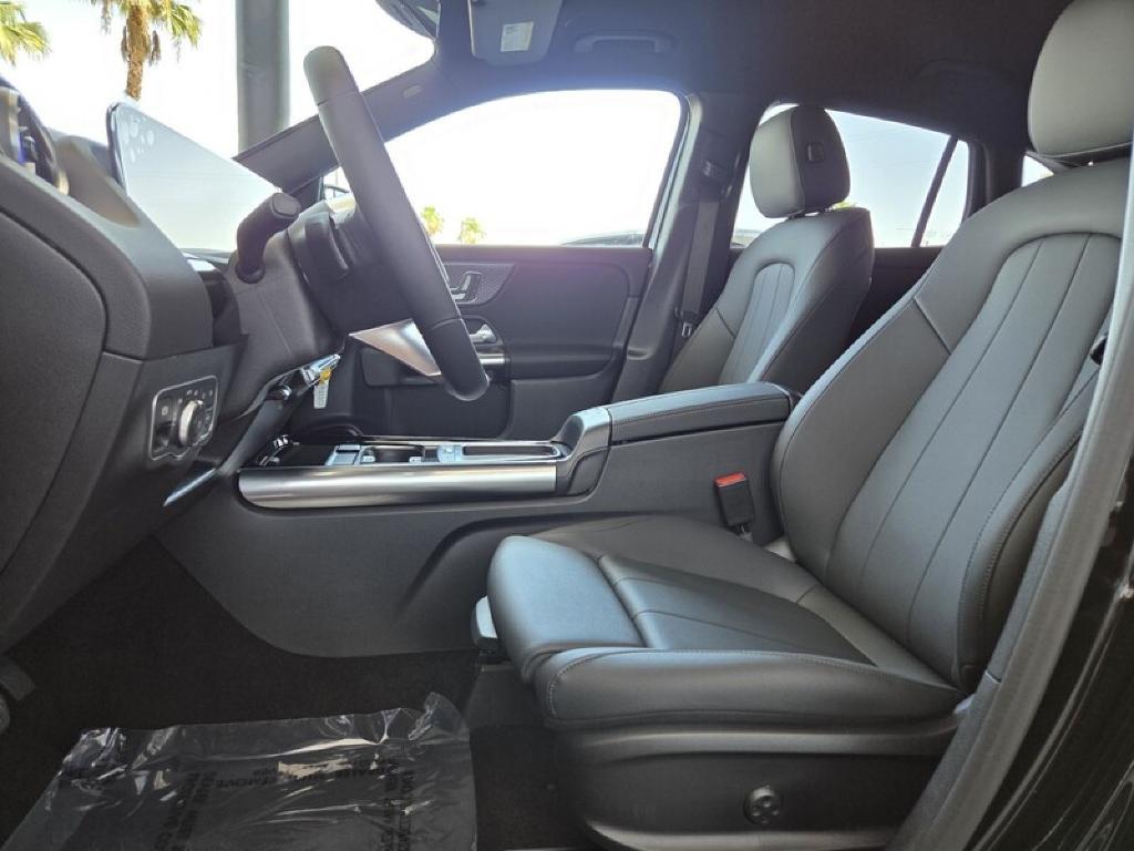 new 2025 Mercedes-Benz GLA 250 car, priced at $46,195