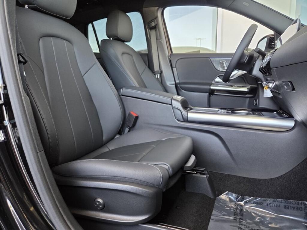 new 2025 Mercedes-Benz GLA 250 car, priced at $46,195