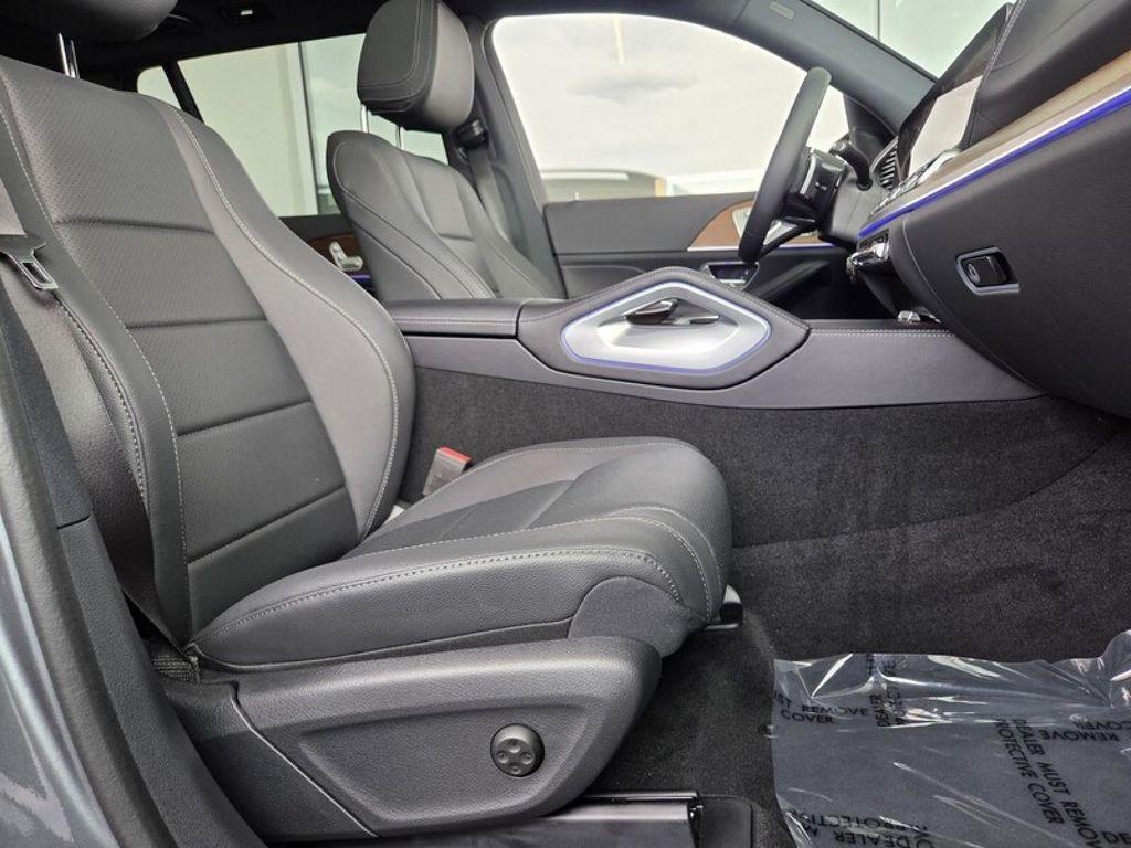 new 2025 Mercedes-Benz GLS 450 car, priced at $96,495