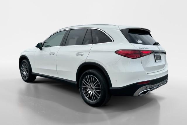 new 2024 Mercedes-Benz GLC 300 car, priced at $52,195