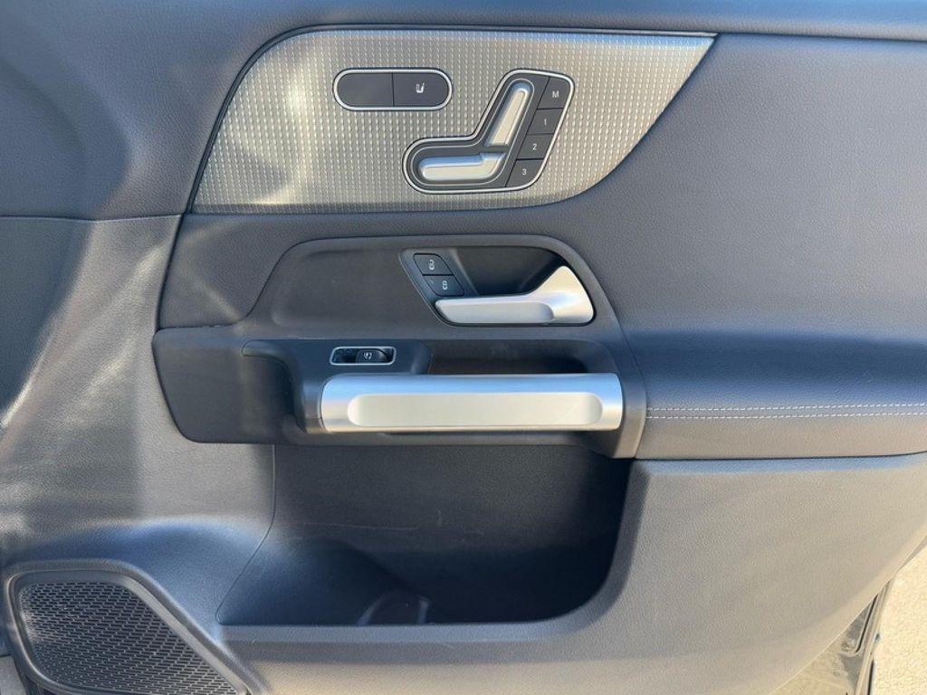 used 2021 Mercedes-Benz GLB 250 car, priced at $29,994