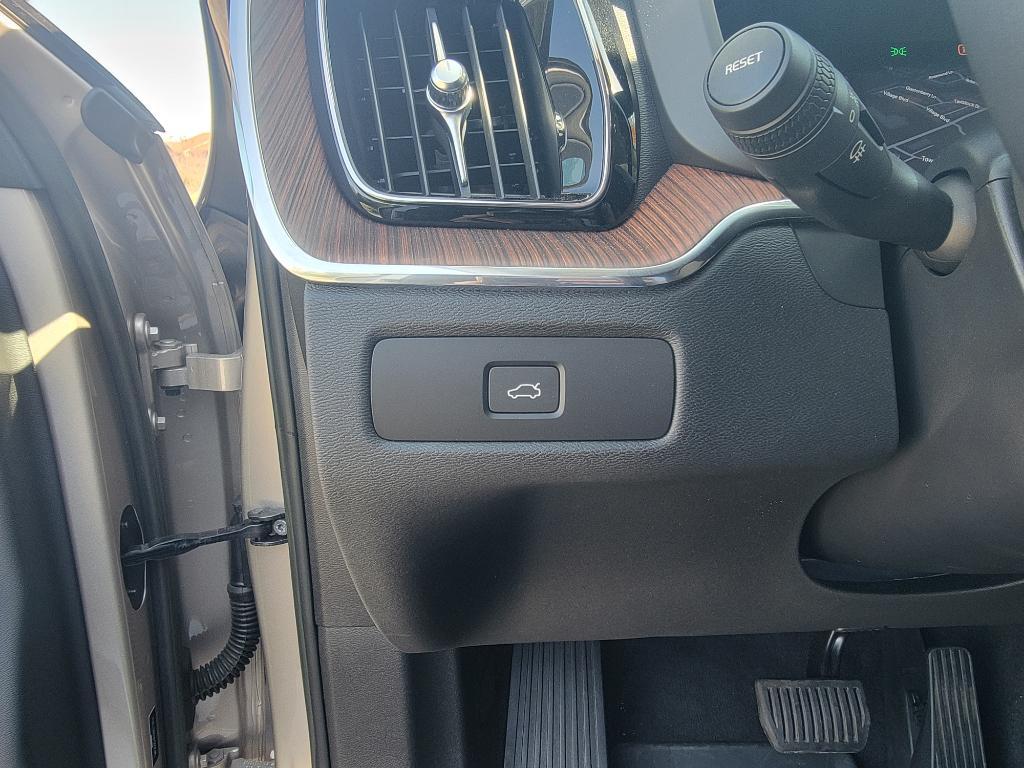 used 2023 Volvo XC60 car, priced at $38,995