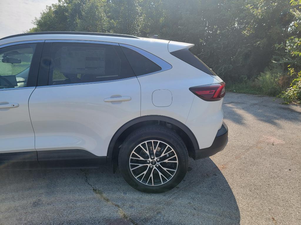 new 2025 Ford Escape PHEV car, priced at $38,398