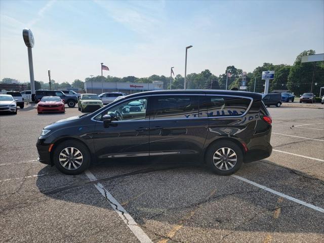 used 2024 Chrysler Pacifica Hybrid car, priced at $29,995