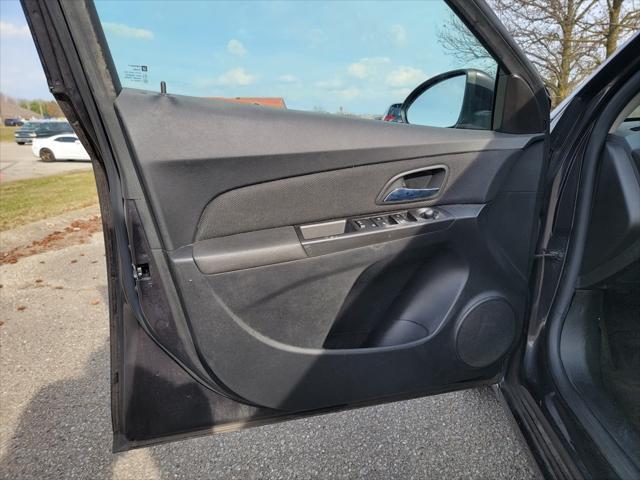 used 2015 Chevrolet Cruze car, priced at $9,000