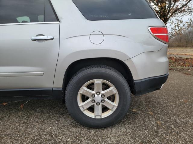 used 2008 Saturn Outlook car, priced at $3,500