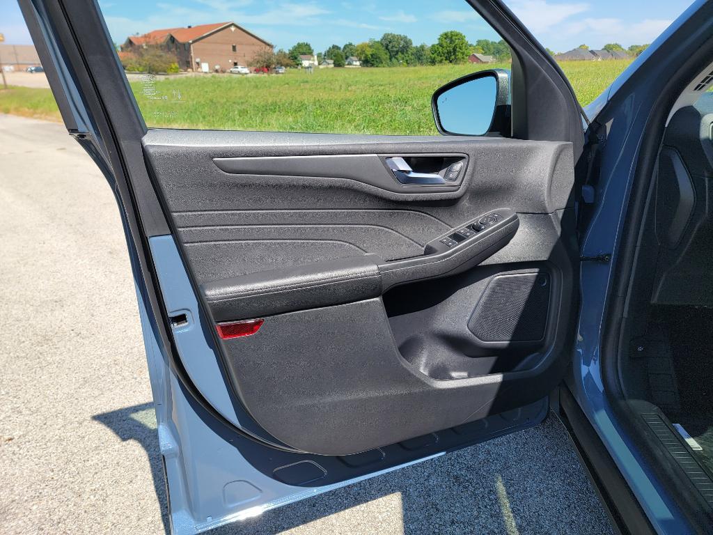 new 2025 Ford Escape PHEV car, priced at $33,467