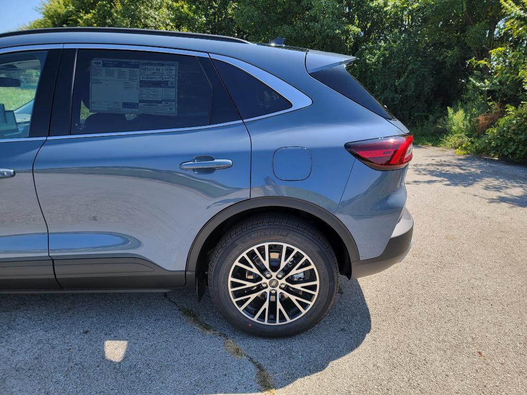 new 2025 Ford Escape PHEV car, priced at $33,467