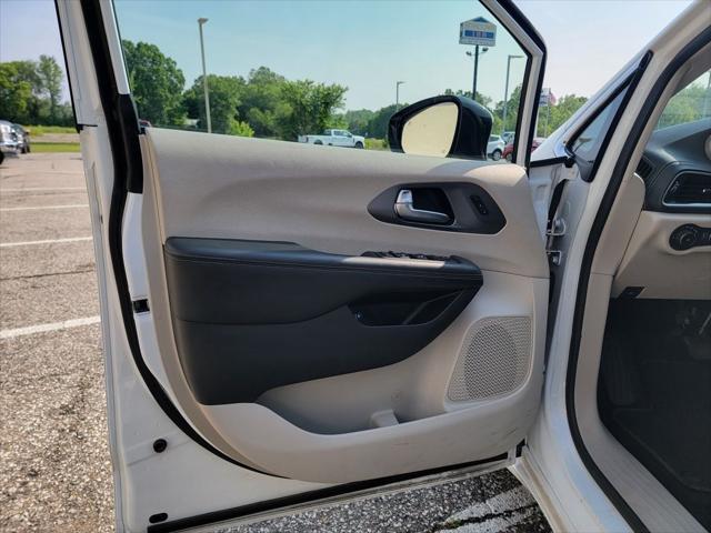 used 2024 Chrysler Pacifica Hybrid car, priced at $30,995