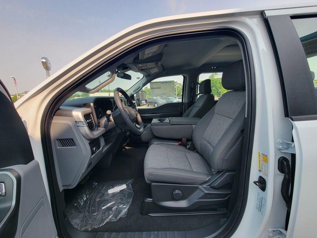 new 2025 Ford F-350 car, priced at $65,670
