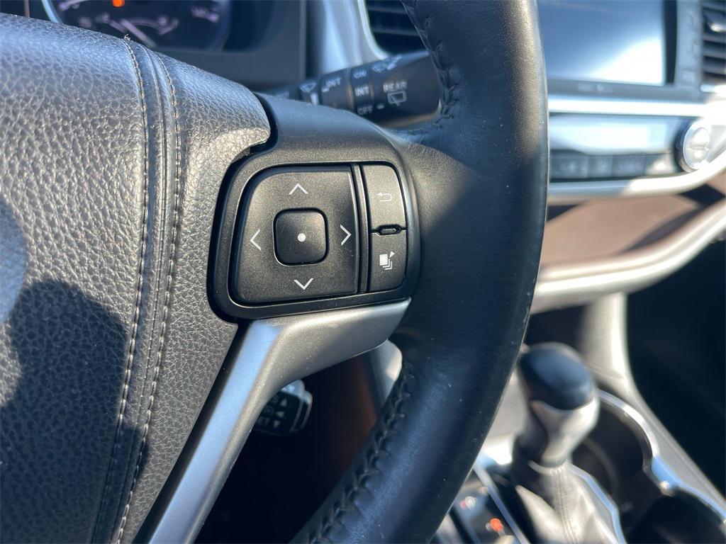 used 2015 Toyota Highlander car, priced at $12,708
