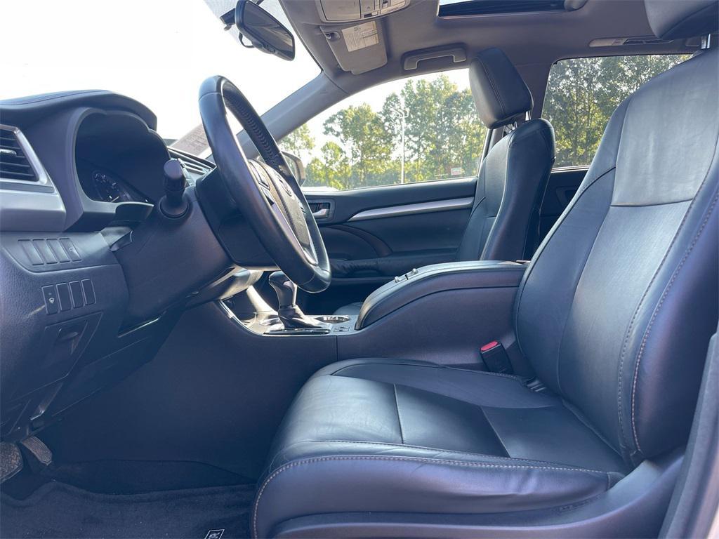 used 2015 Toyota Highlander car, priced at $12,708