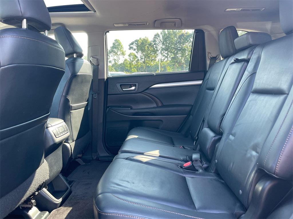 used 2015 Toyota Highlander car, priced at $12,708