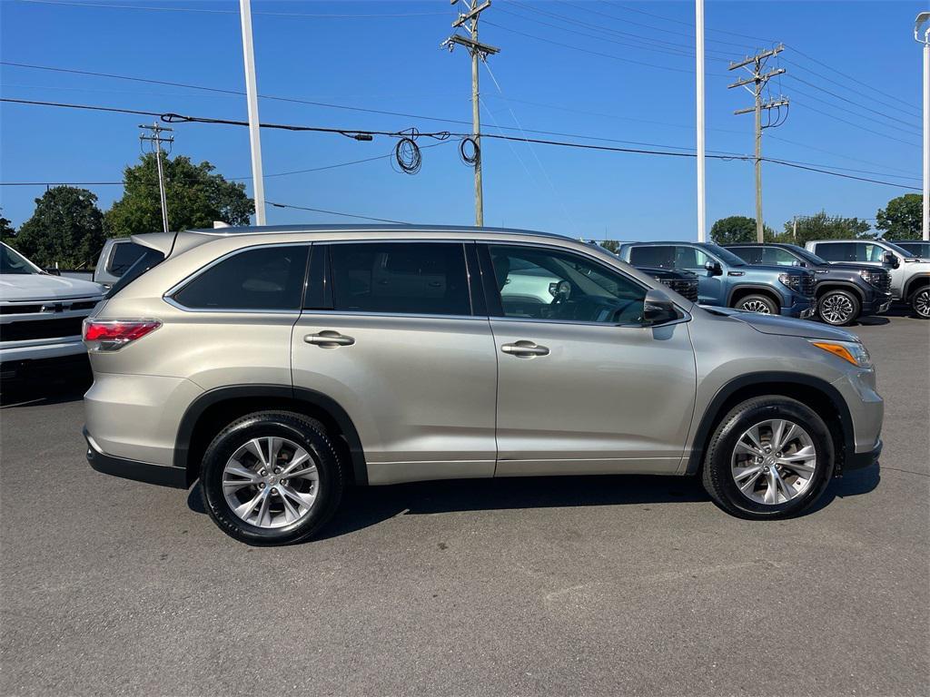 used 2015 Toyota Highlander car, priced at $12,708