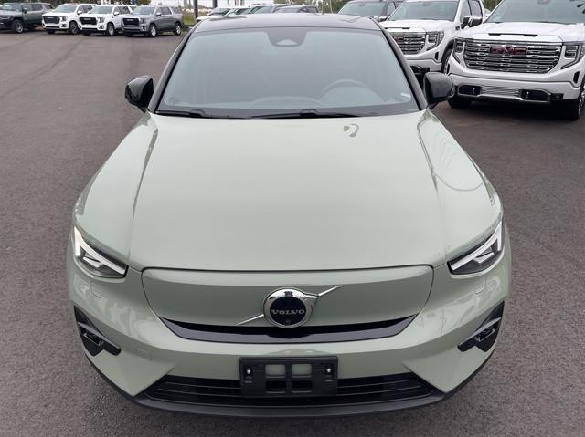 used 2022 Volvo C40 Recharge Pure Electric car, priced at $31,400