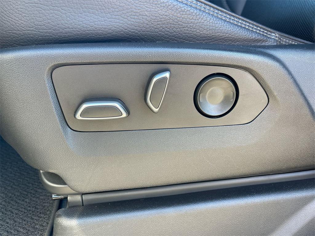 used 2022 GMC Yukon XL car, priced at $55,650