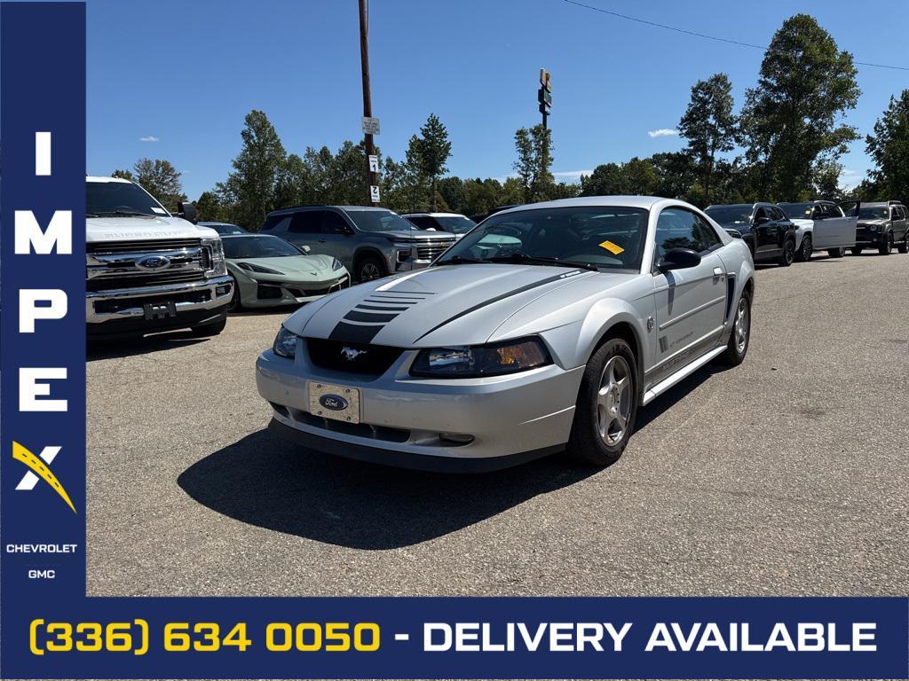 used 2004 Ford Mustang car