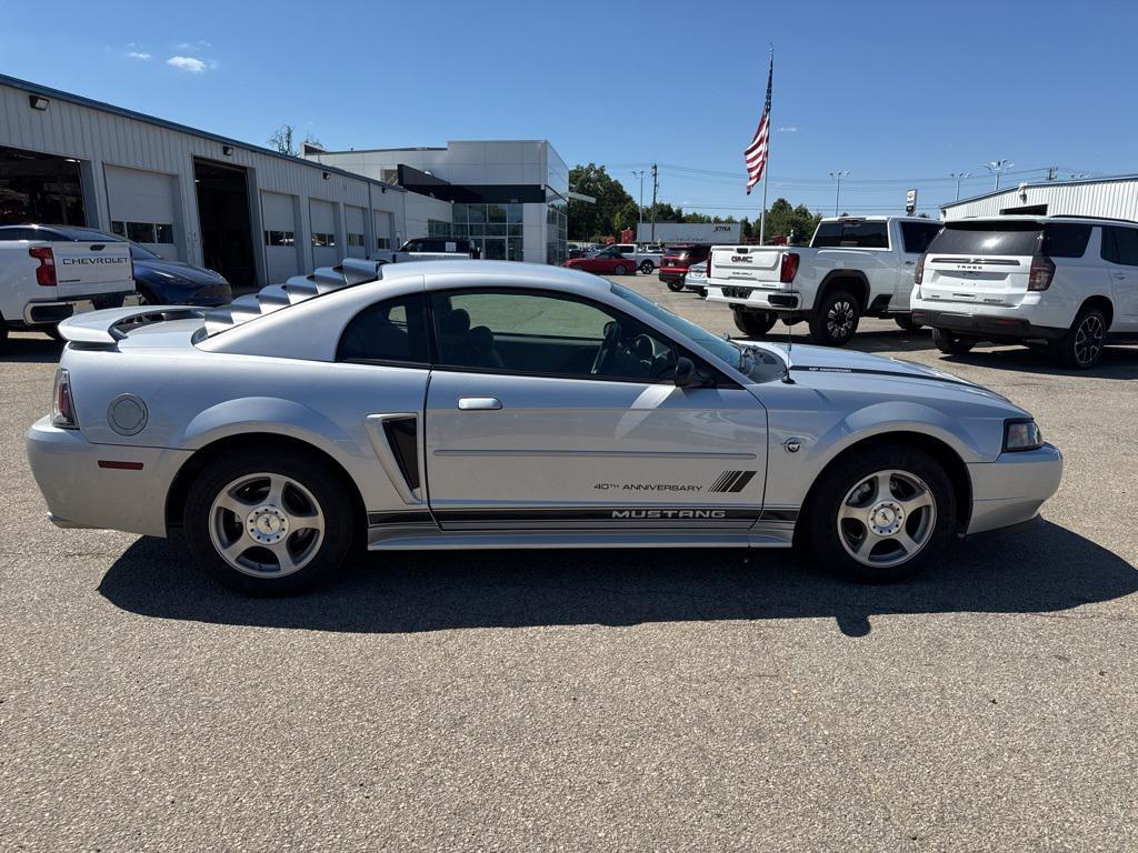 used 2004 Ford Mustang car