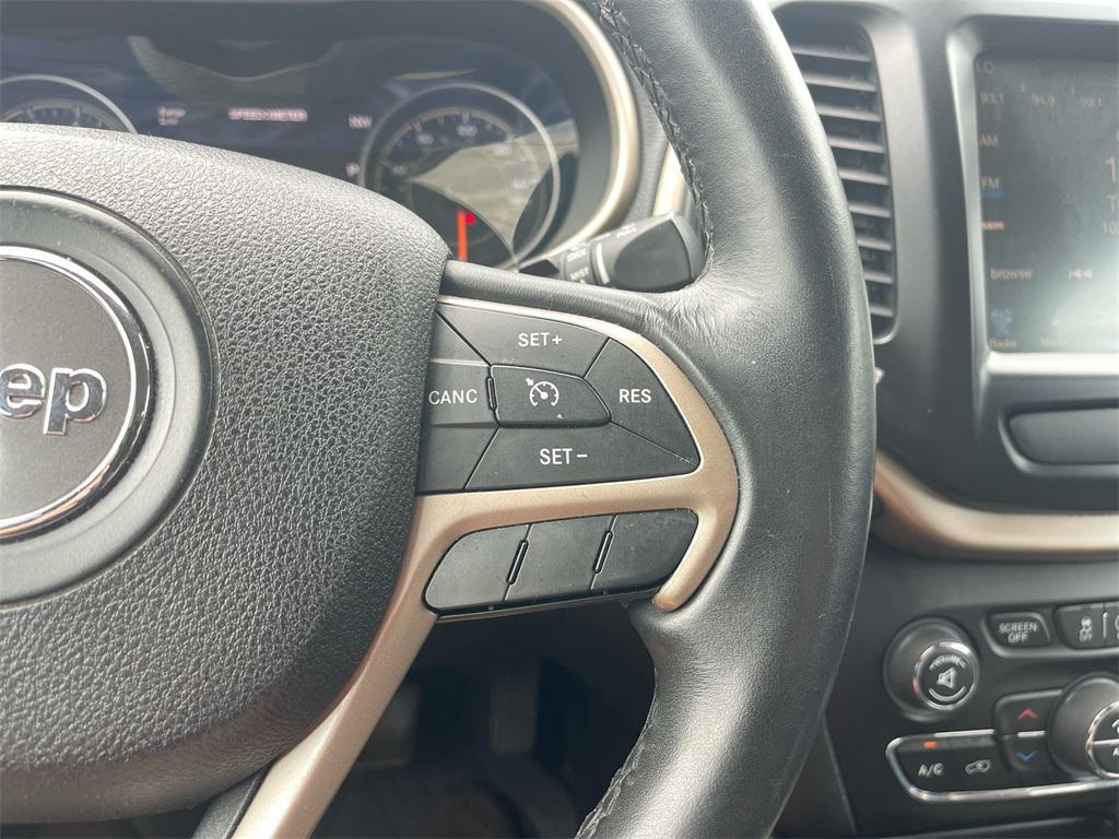used 2016 Jeep Cherokee car, priced at $10,940