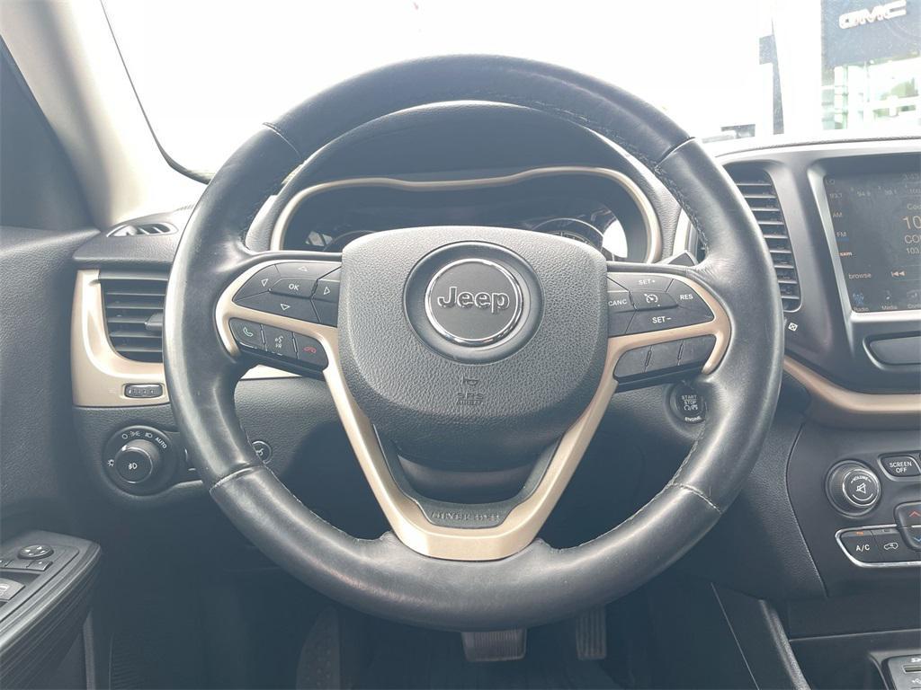 used 2016 Jeep Cherokee car, priced at $10,940