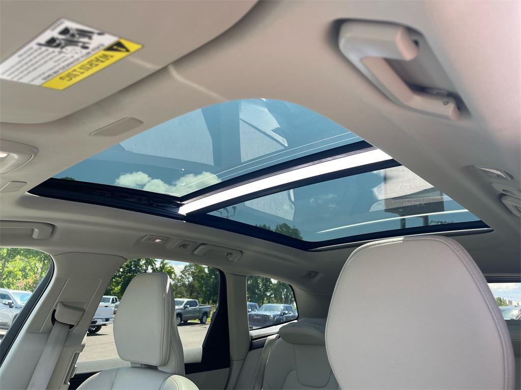 used 2022 Volvo XC60 car, priced at $29,880