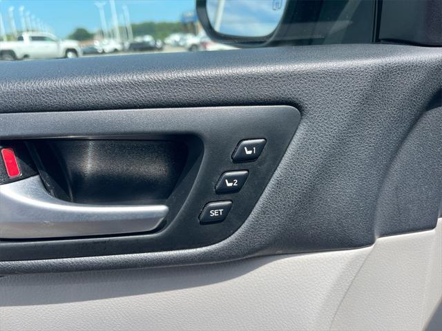 used 2018 Toyota Highlander car, priced at $25,925