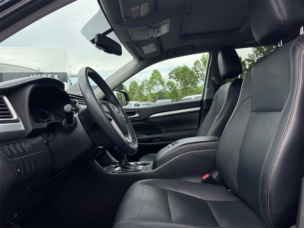 used 2016 Toyota Highlander car, priced at $20,950