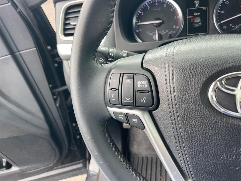 used 2016 Toyota Highlander car, priced at $20,950