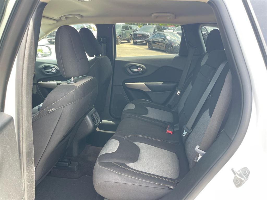 used 2018 Jeep Cherokee car, priced at $9,990