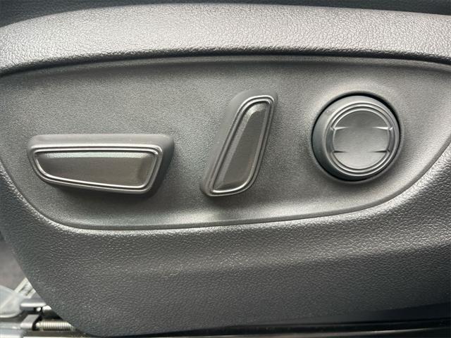 used 2022 Toyota Highlander car, priced at $35,250