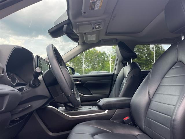 used 2022 Toyota Highlander car, priced at $35,250