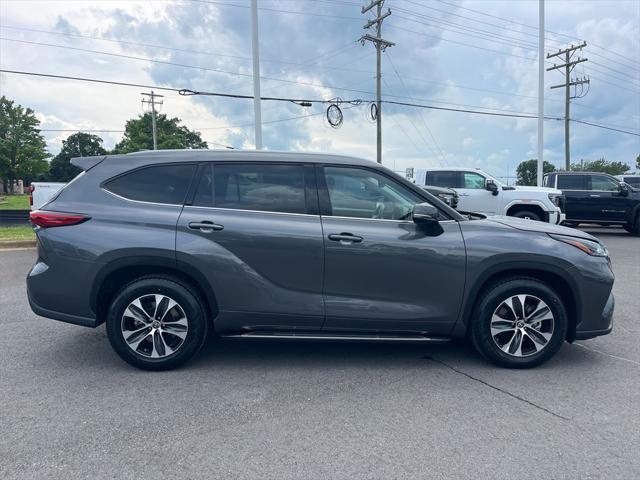 used 2022 Toyota Highlander car, priced at $35,250