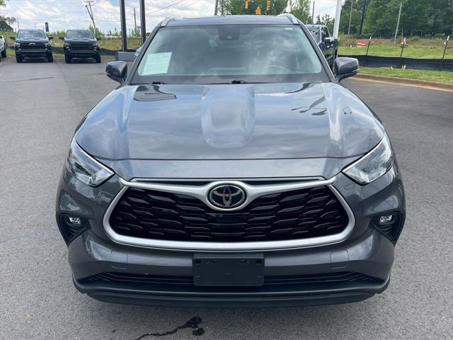 used 2022 Toyota Highlander car, priced at $35,250