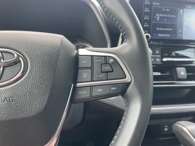 used 2022 Toyota Highlander car, priced at $35,250