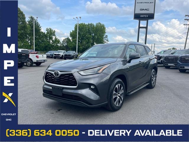 used 2022 Toyota Highlander car, priced at $35,250