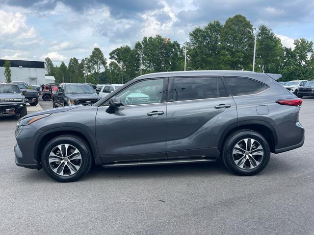 used 2022 Toyota Highlander car, priced at $35,250