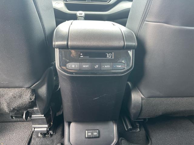 used 2022 Toyota Highlander car, priced at $35,250