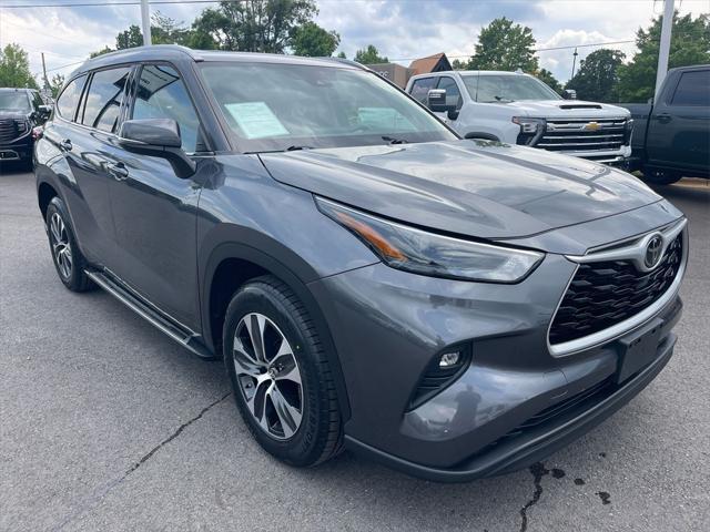 used 2022 Toyota Highlander car, priced at $35,250