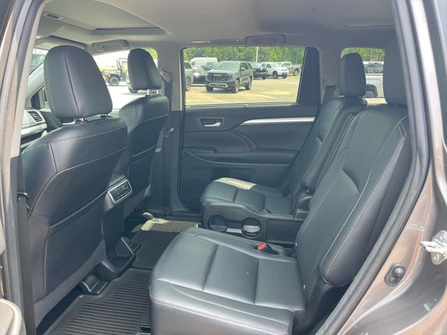 used 2016 Toyota Highlander car, priced at $21,660